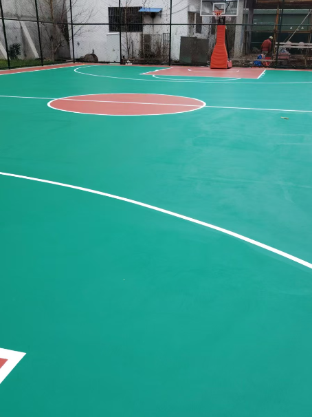 铁东 球场长期使用易出现地面开裂